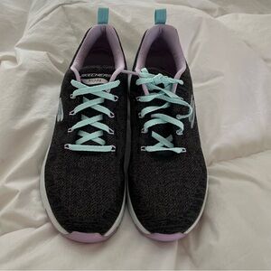 Skechers women’s arch fit sneaker size 8 M in black.